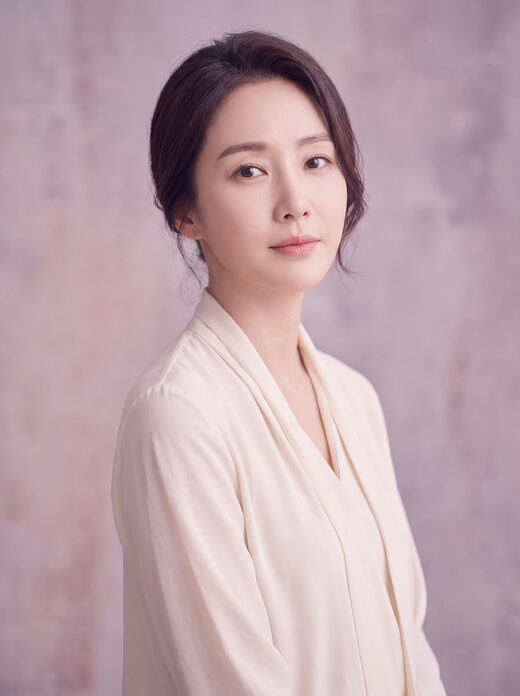 콧날개 라인이 단정한 여성 일러스트