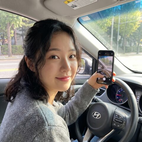 차 안에서 찍은 셀피 일러스트