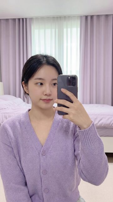 리뷰티 쇼츠 일러스트 — 오늘의 셀카, 차분한 분위기