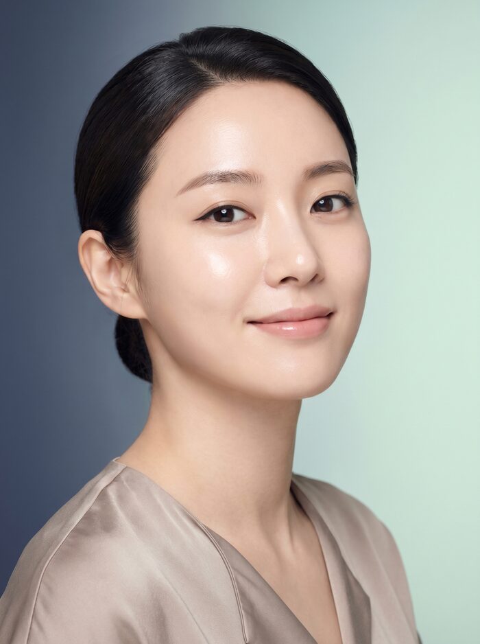 리뷰티 눈매교정 모델