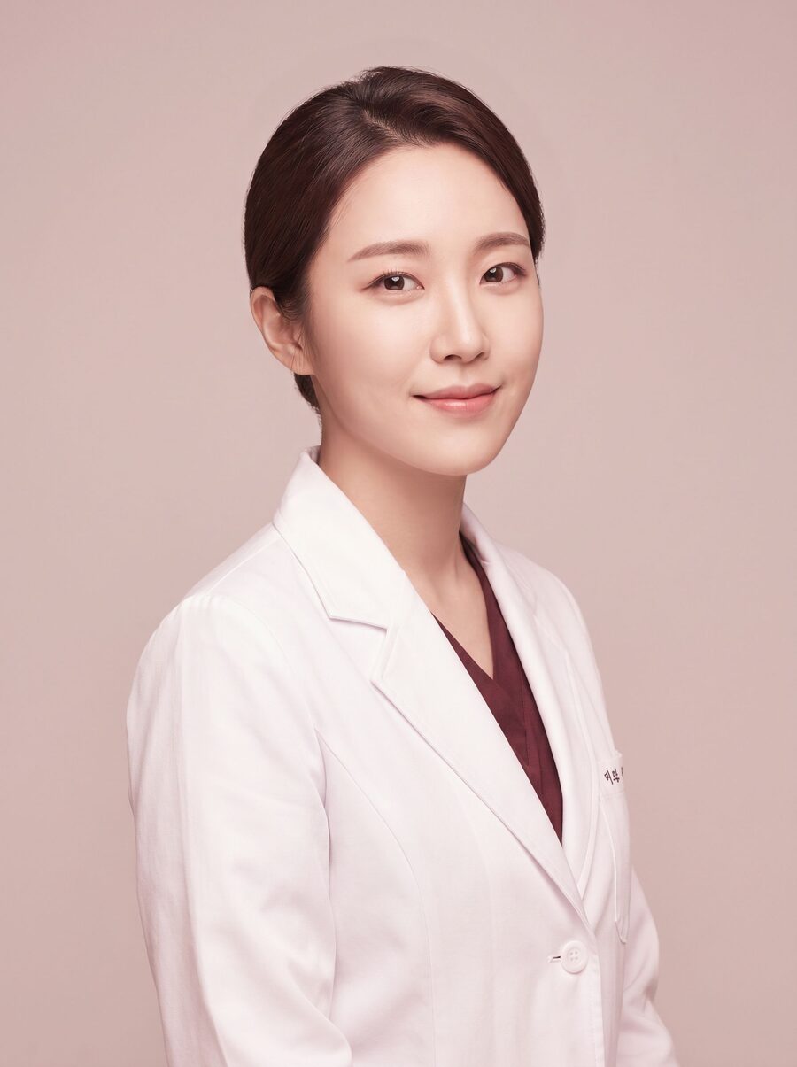 여성성형 담당 의료진 (AI 생성 예시 이미지)