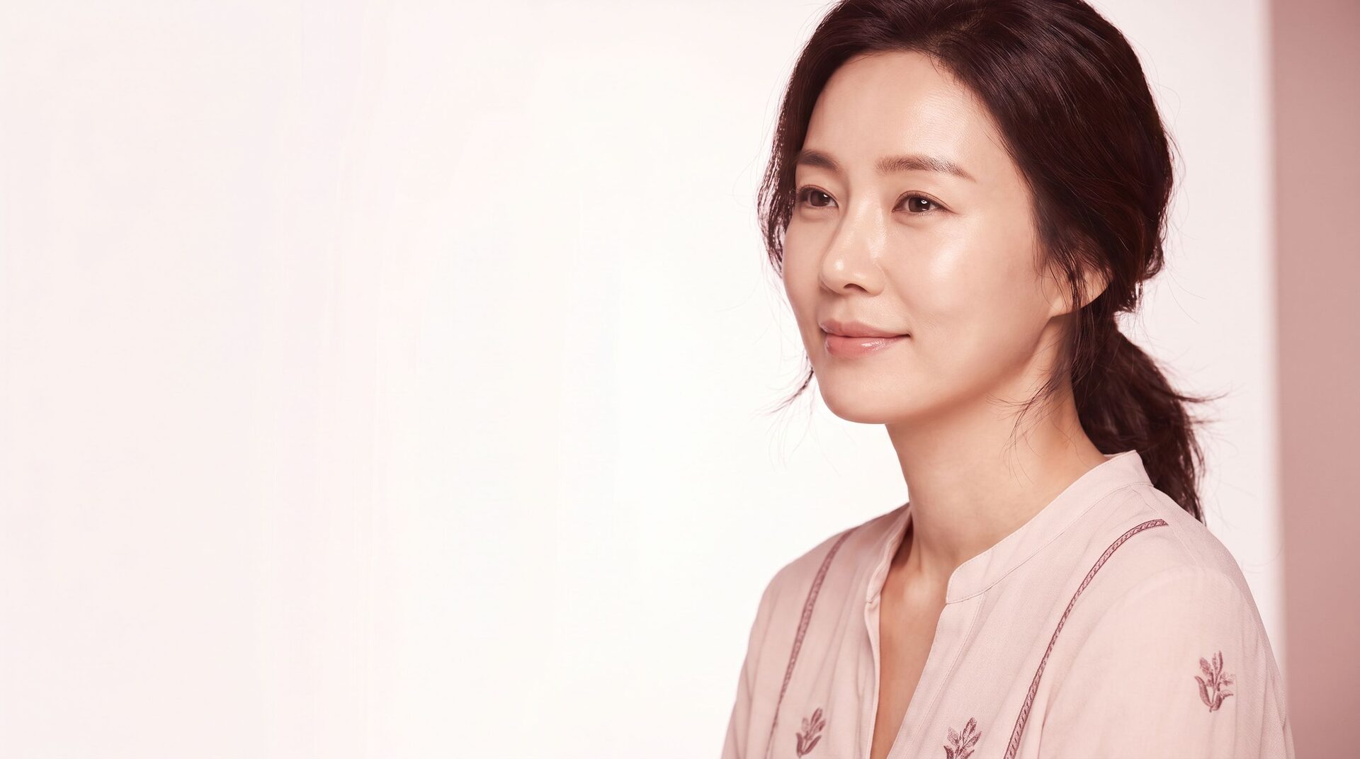 여성성형 케어 안내 이미지 (AI 생성 예시 이미지)