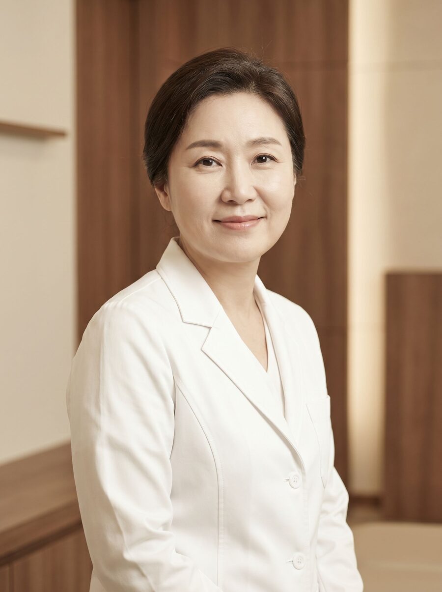 한방 원장 (AI 생성 예시 이미지)